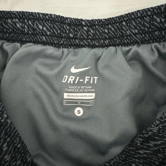 Nike shorts - Picture 3 of 4